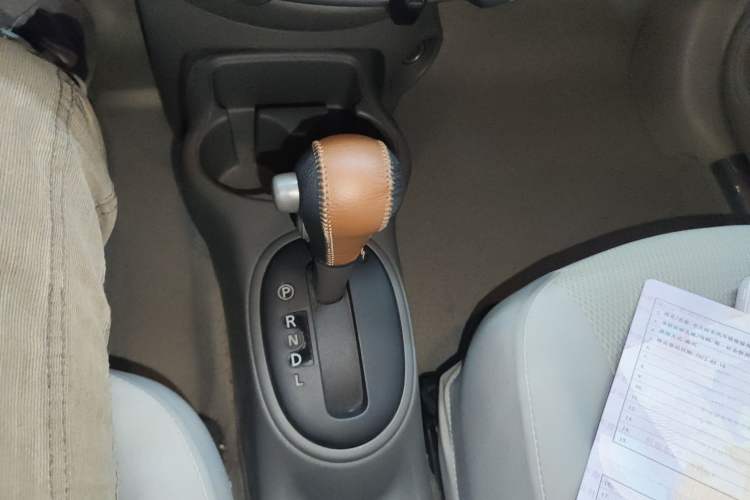 Used Nissan Sunny 2015 1.5XE CVT Comfort Edition Gear Lever