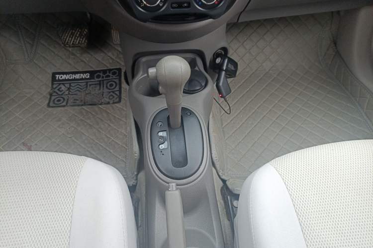 Used Nissan Sunny 2015 1.5XE CVT Comfort Edition Gear Lever