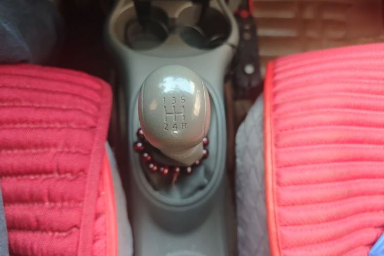 Used Nissan Sunny 2015 1.5XE Manual Comfort Edition Gear Lever