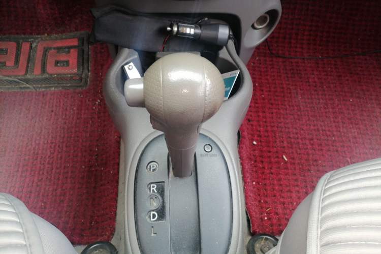 Used Nissan Sunny 2015 1.5XE CVT Comfort Edition Gear Lever