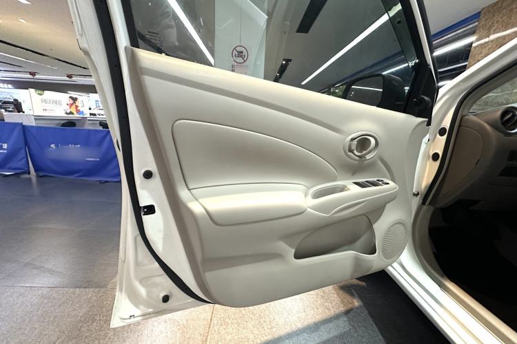 Used Nissan Sunny 2015 1.5XE CVT Comfort Edition Interior 1