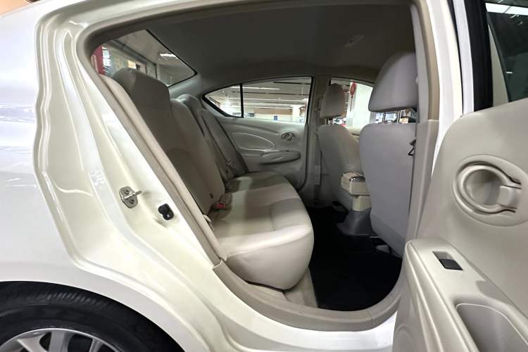 Used Nissan Sunny 2015 1.5XE CVT Comfort Edition Interior 10