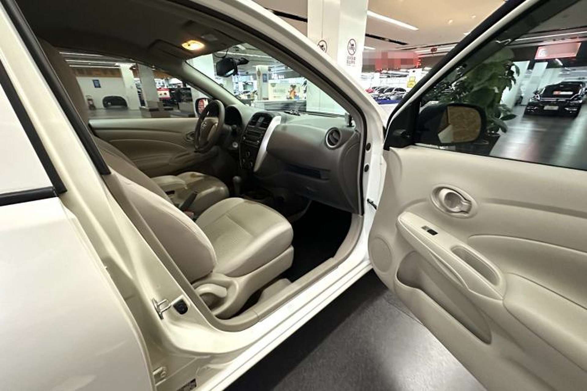 Used Nissan Sunny 2015 1.5XE CVT Comfort Edition Interior 11