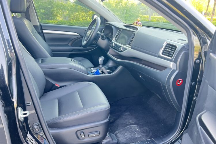 Used Nissan Sunny 2015 1.5XE Manual Comfort Edition Interior 2