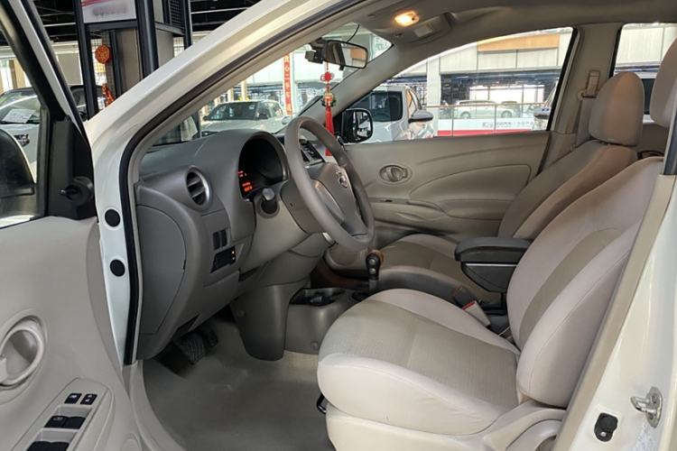 Used Nissan Sunny 2015 1.5XE CVT Comfort Edition Interior 3