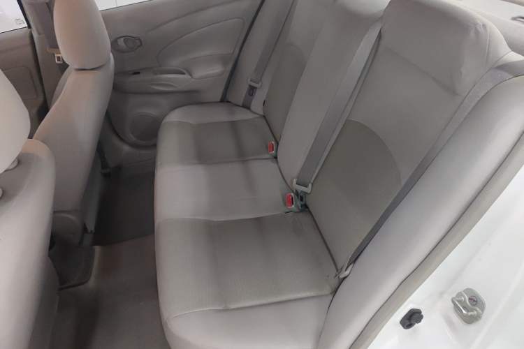 Used Nissan Sunny 2015 1.5XE CVT Comfort Edition Interior 4