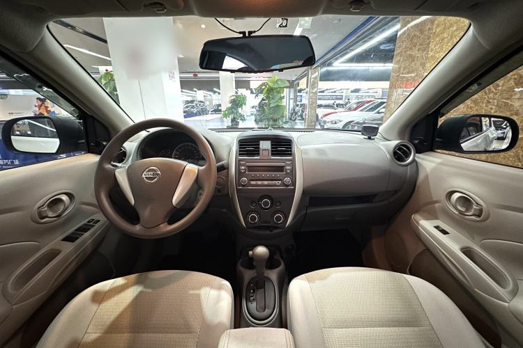 Used Nissan Sunny 2015 1.5XE CVT Comfort Edition Interior 4