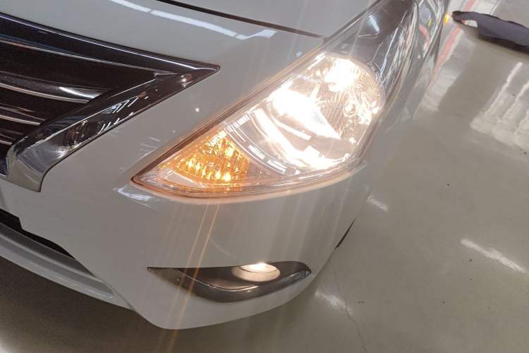 Used Nissan Sunny 2015 1.5XE CVT Comfort Edition Left Front Headlight
