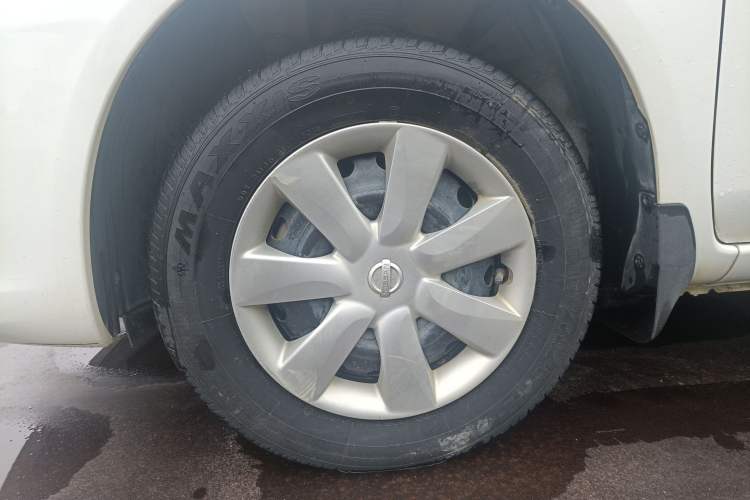 Used Nissan Sunny 2015 1.5XE CVT Comfort Edition Left Front Wheel Hub