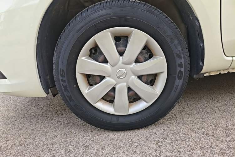 Used Nissan Sunny 2015 1.5XE Manual Comfort Edition Left Front Wheel Hub
