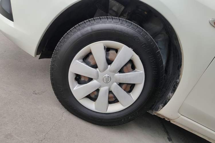 Used Nissan Sunny 2015 1.5XE Manual Comfort Edition Left Front Wheel Hub