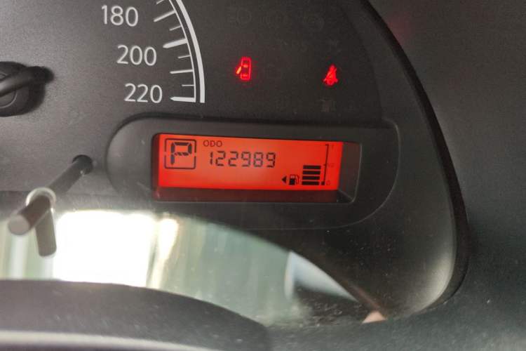 Used Nissan Sunny 2015 1.5XE CVT Comfort Edition Odometer Close Up