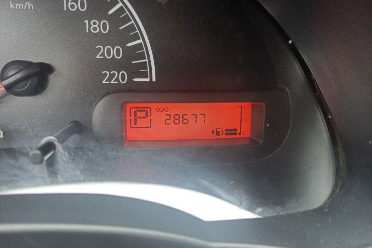 Used Nissan Sunny 2015 1.5XE CVT Comfort Edition Odometer Close Up