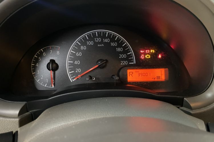 Used Nissan Sunny 2015 1.5XE CVT Comfort Edition Odometer Close Up