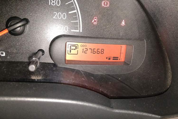 Used Nissan Sunny 2015 1.5XE CVT Comfort Edition Odometer Close Up