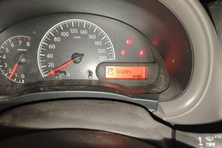 Used Nissan Sunny 2015 1.5XE CVT Comfort Edition Odometer Close Up