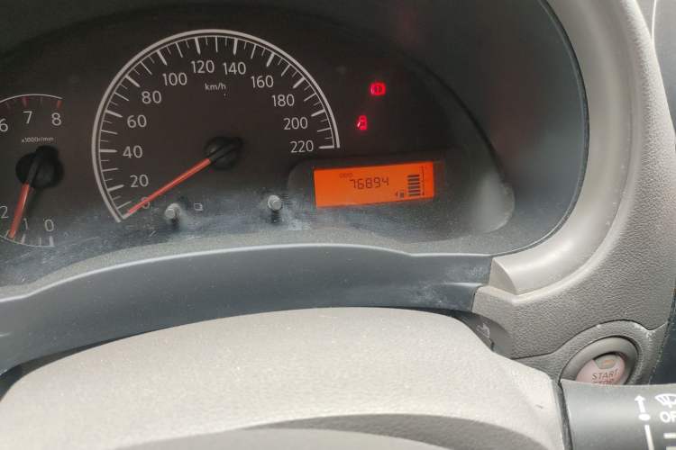 Used Nissan Sunny 2015 1.5XE Manual Master Edition Odometer Close Up