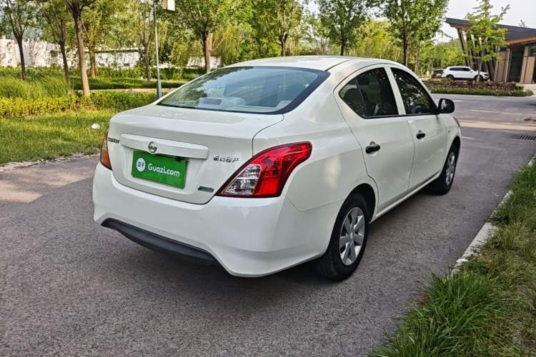 Used Nissan Sunny 2015 1.5XE Manual Comfort Edition Rear Right 45 Deg