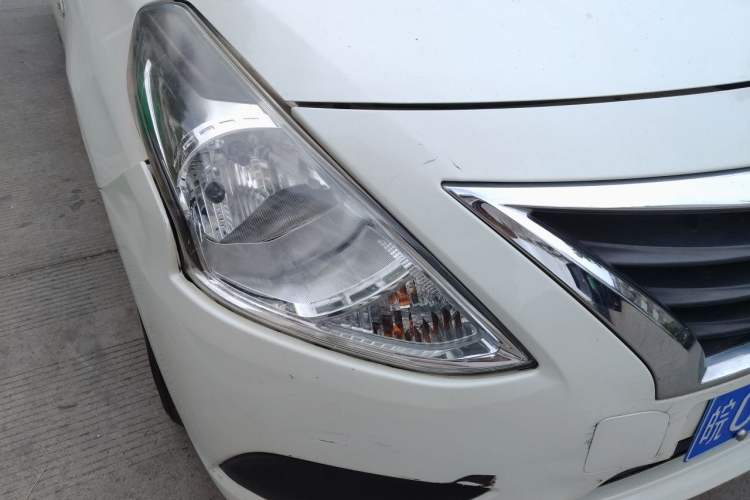 Used Nissan Sunny 2015 1.5XE Manual Comfort Edition Right Front Headlight