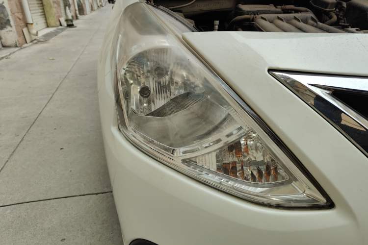 Used Nissan Sunny 2015 1.5XE Manual Comfort Edition Right Front Headlight