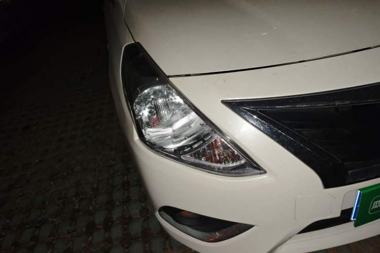 Used Nissan Sunny 2015 1.5XE CVT Comfort Edition Right Front Headlight