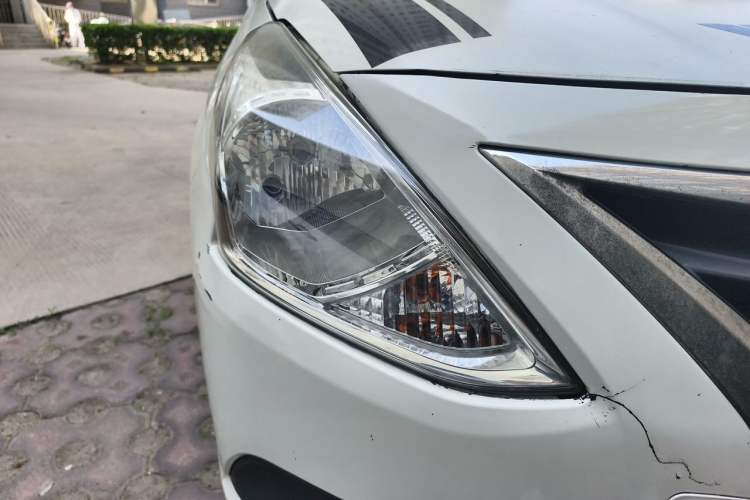 Used Nissan Sunny 2015 1.5XE Manual Comfort Edition Right Front Headlight