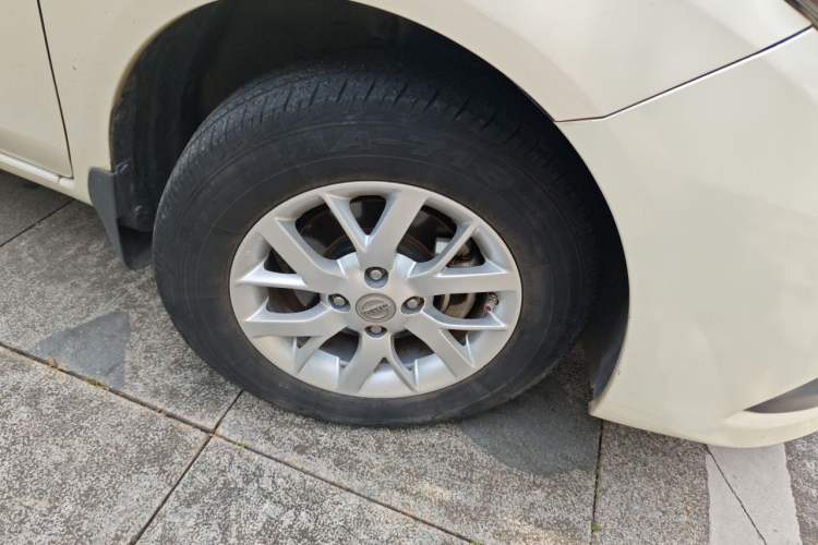 Used Nissan Sunny 2015 1.5XE CVT Comfort Edition Right Front Wheel Hub
