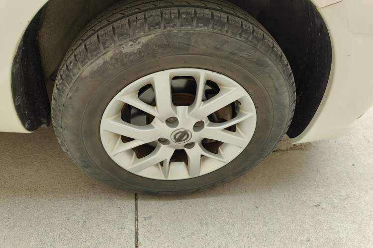 Used Nissan Sunny 2015 1.5XE Manual Comfort Edition Right Front Wheel Hub