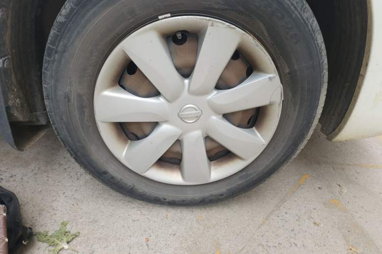 Used Nissan Sunny 2015 1.5XE Manual Comfort Edition Right Front Wheel Hub