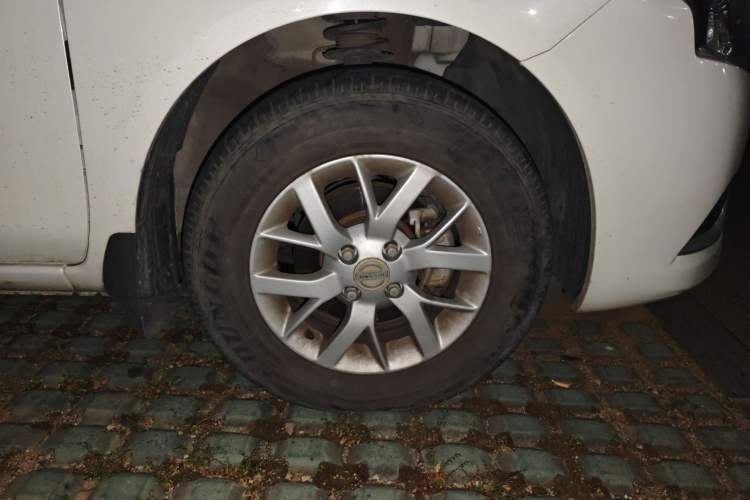 Used Nissan Sunny 2015 1.5XE CVT Comfort Edition Right Front Wheel Hub
