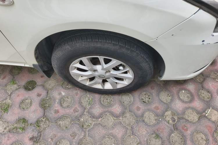 Used Nissan Sunny 2015 1.5XE Manual Comfort Edition Right Front Wheel Hub