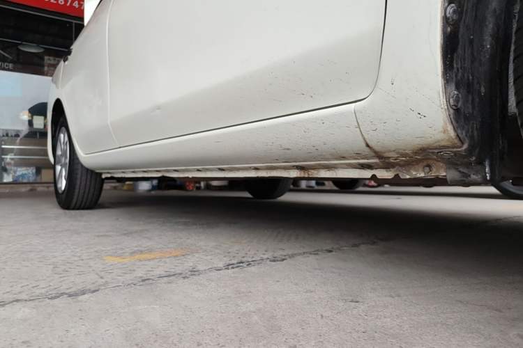 Used Nissan Sunny 2015 1.5XE Manual Comfort Edition Right Side Sill