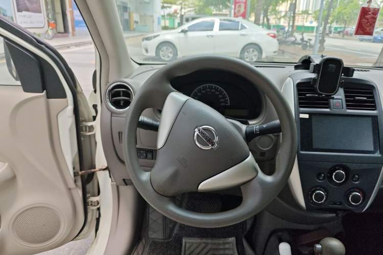 Used Nissan Sunny 2015 1.5XE CVT Comfort Edition Steering Wheel