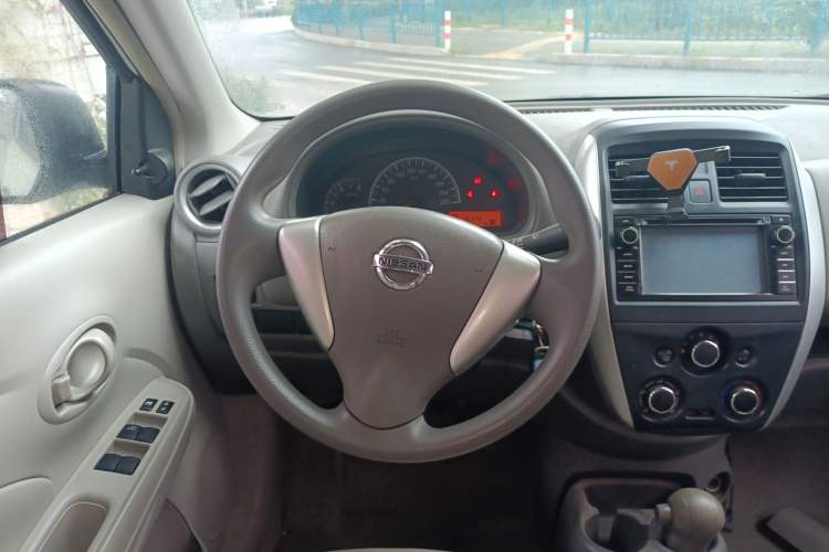 Used Nissan Sunny 2015 1.5XE CVT Comfort Edition Steering Wheel