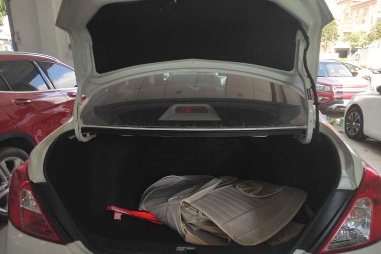 Used Nissan Sunny 2015 1.5XE CVT Master Edition Trunk