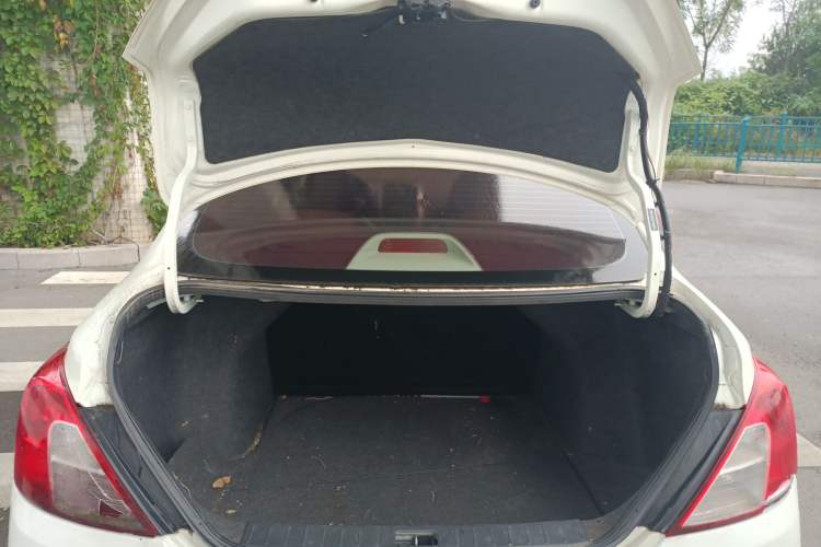 Used Nissan Sunny 2015 1.5XE CVT Comfort Edition Trunk