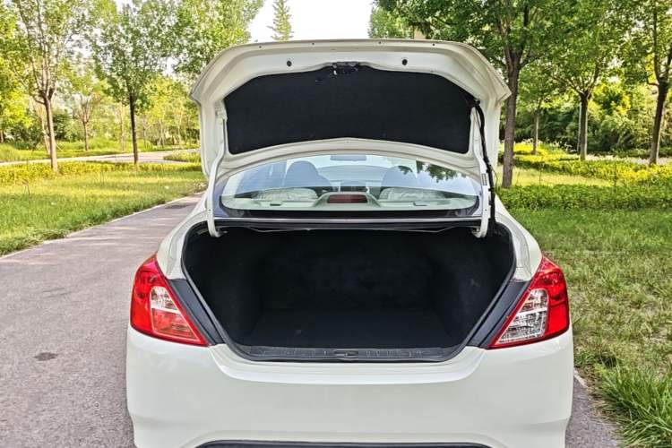 Used Nissan Sunny 2015 1.5XE Manual Comfort Edition Trunk