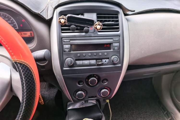 Used Nissan Sunny 2015 1.5XE CVT Comfort Edition Audio And AC Panel