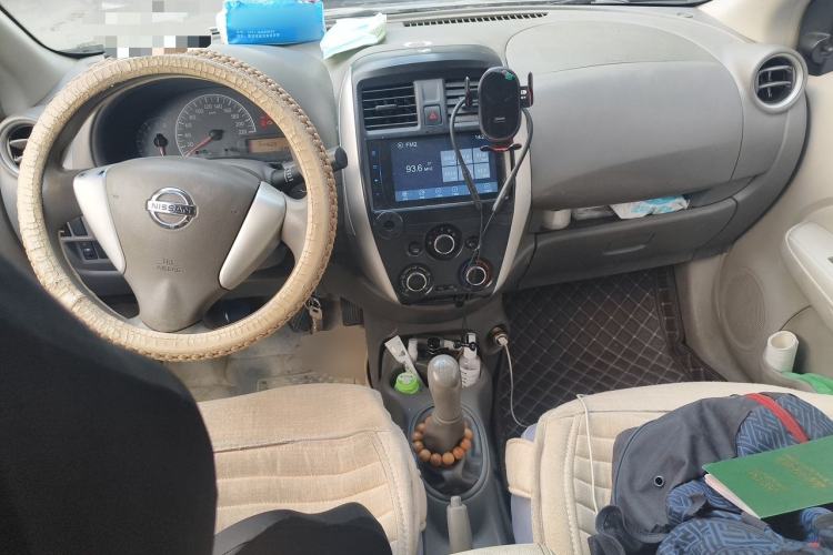 Used Nissan Sunny 2015 1.5XE Manual Comfort Edition Center Console