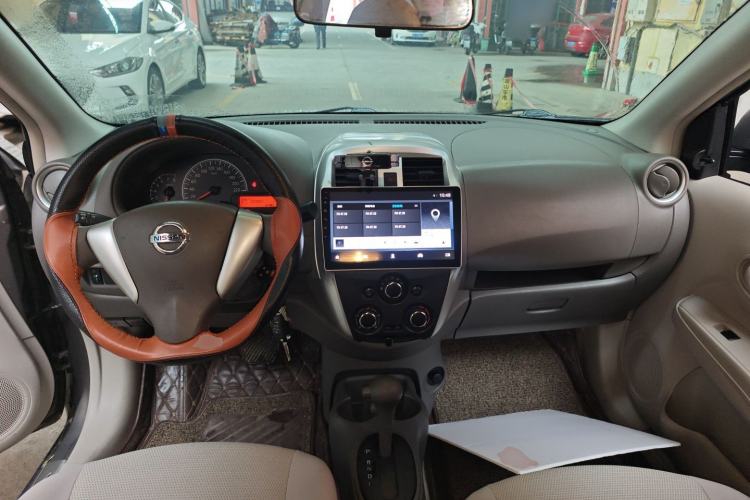 Used Nissan Sunny 2015 1.5XE CVT Comfort Edition Center Console