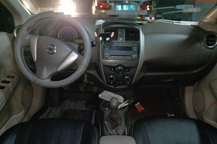 Used Nissan Sunny 2015 1.5XE Manual Comfort Edition Center Console