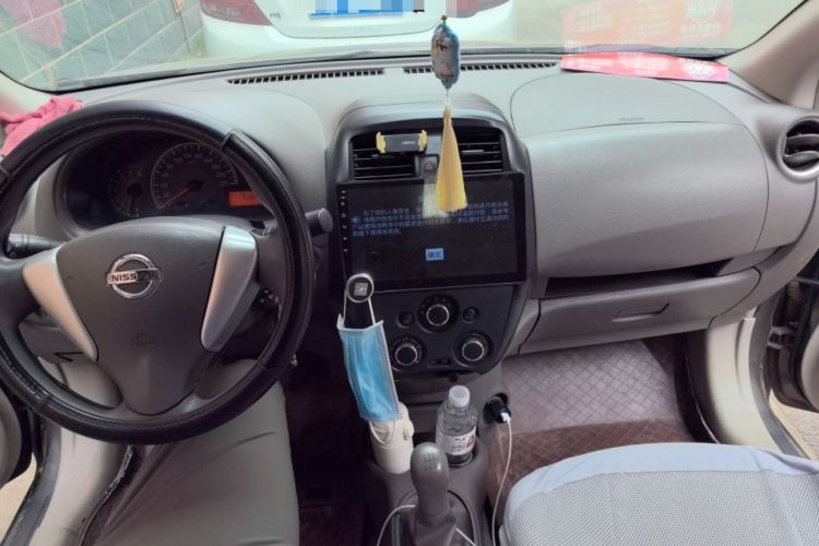 Used Nissan Sunny 2015 1.5XE Manual Comfort Edition Center Console
