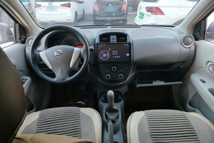 Used Nissan Sunny 2015 1.5XE Manual Comfort Edition Center Console