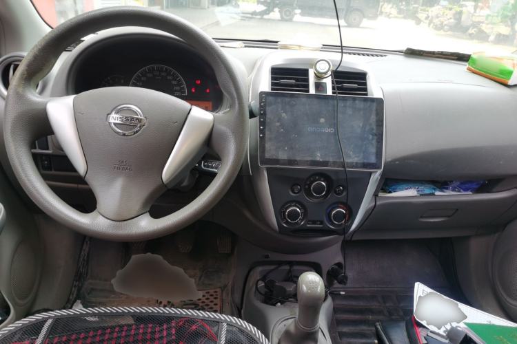 Used Nissan Sunny 2015 1.5XE Manual Comfort Edition Center Console