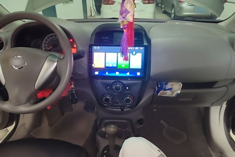 Used Nissan Sunny 2015 1.5XE CVT Comfort Edition Center Console