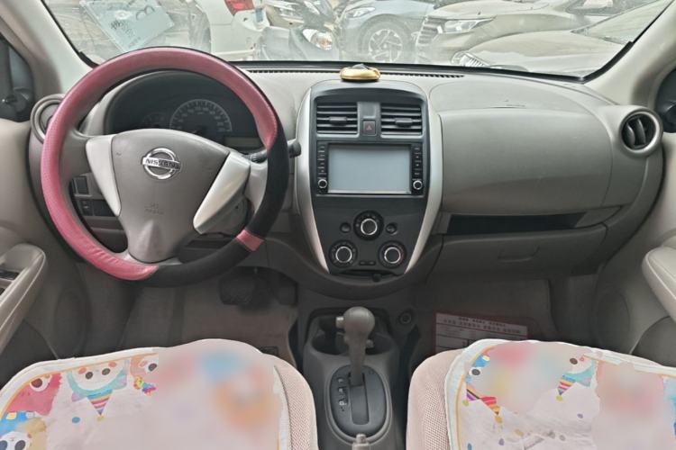 Used Nissan Sunny 2015 1.5XE CVT Comfort Edition Center Console
