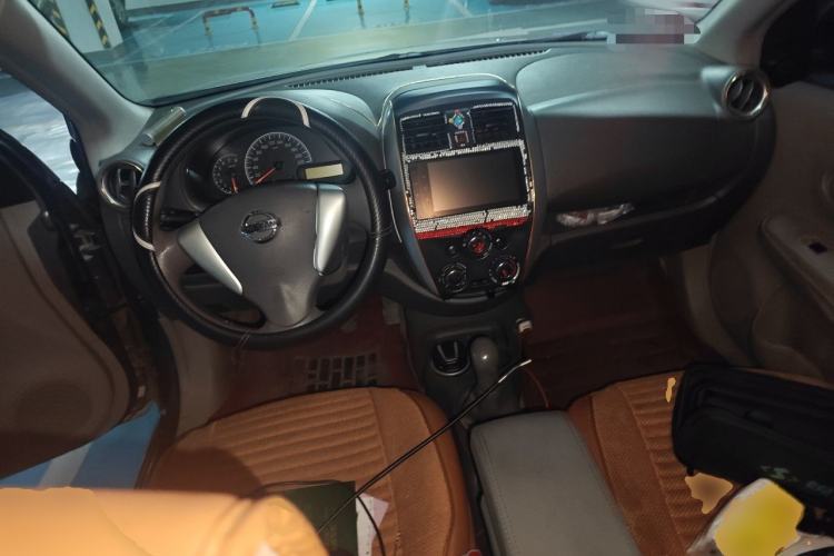 Used Nissan Sunny 2015 1.5XE Manual Comfort Edition Center Console