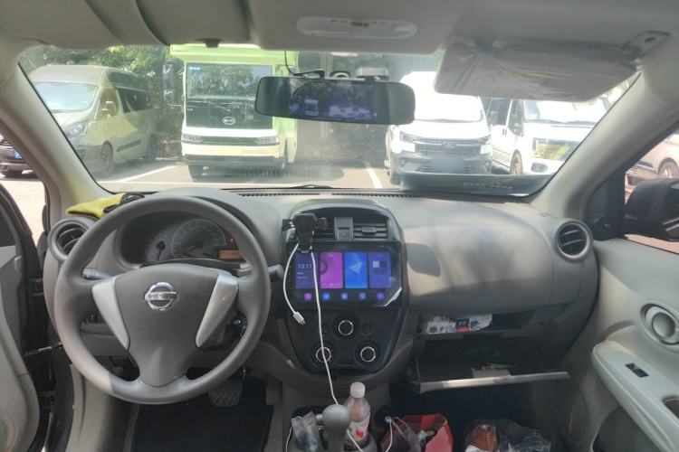 Used Nissan Sunny 2015 1.5XE CVT Comfort Edition Center Console