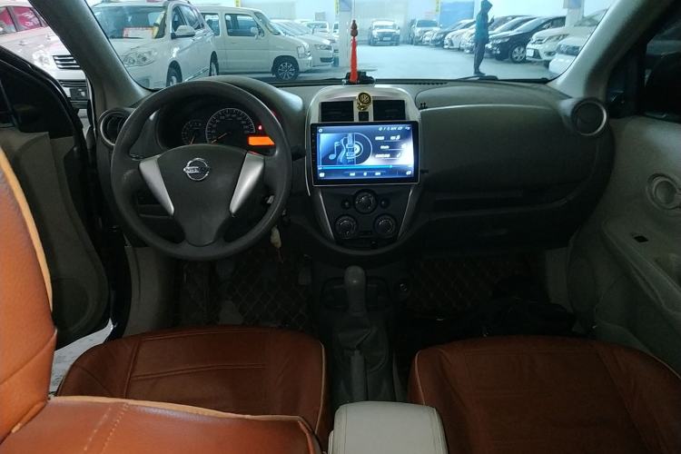 Used Nissan Sunny 2015 1.5XE Manual Comfort Edition Center Console