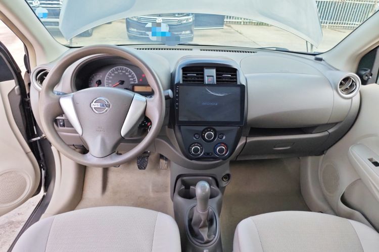 Used Nissan Sunny 2015 1.5XE Manual Comfort Edition Center Console